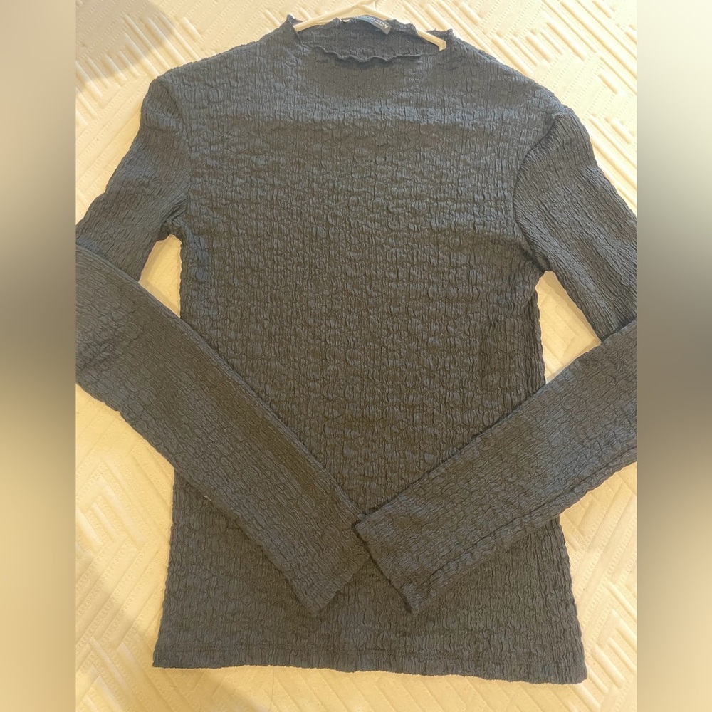 NWOT- ZARA Long Sleeve T-Shirt - Black - Small